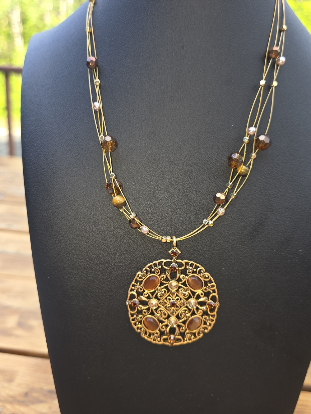 Glamorous Necklace· Vintage-Inspired · Ornate · Rich · Show-Stopping
